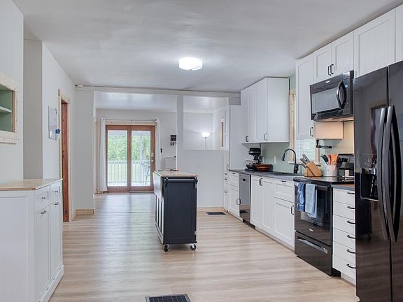 5th image of 301 Ferry St