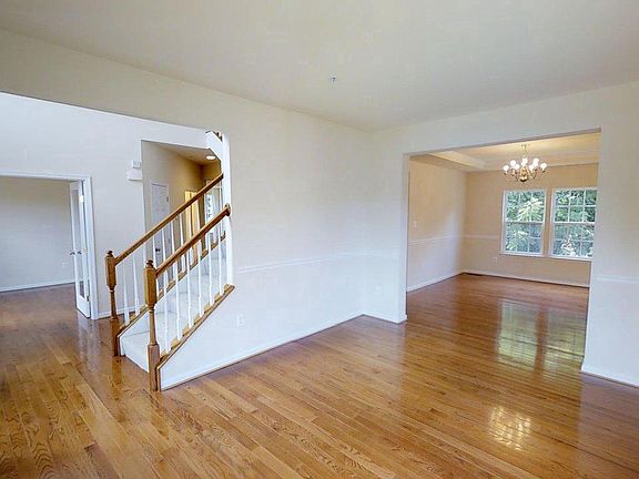 5th image of 5213 Chestnut Manor Ct