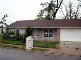 600 Huckleberry Ln, Springdale, AR 72764