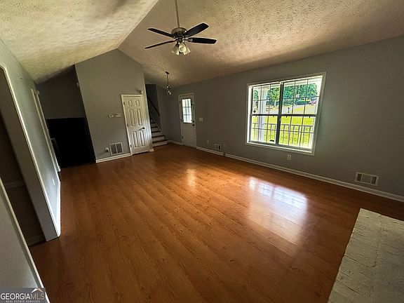 2nd image of 255 Radcliffe Trce