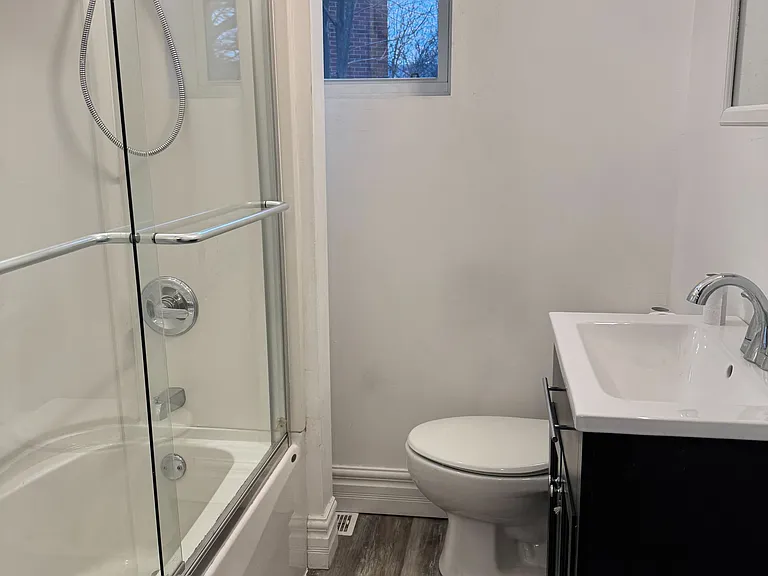 1152 King St E #1 — Photo 9