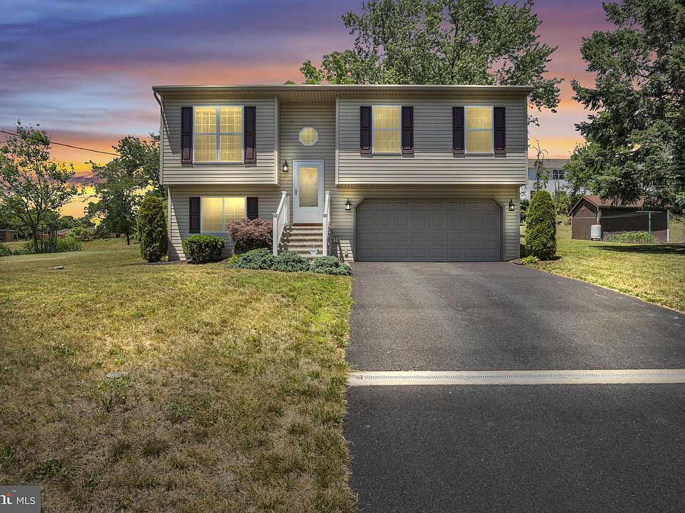 1st image of 7808 Dewey Dr
