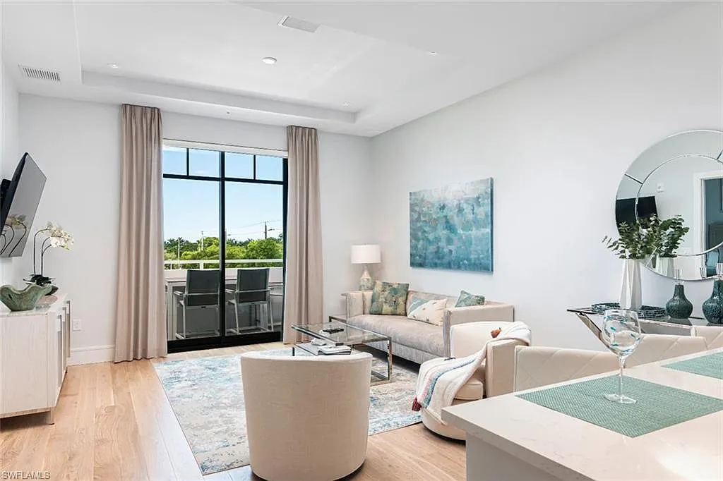 1 bed, 1.0 bath, 920 sqft, $14,175 — Photo 1