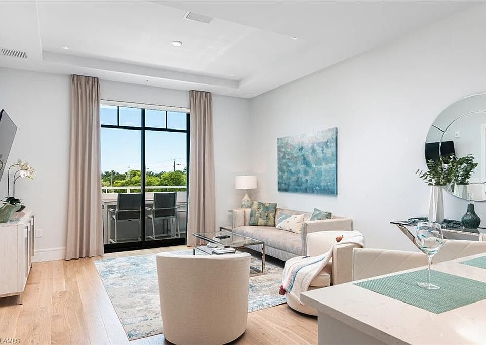 1st image of 101 8th St S #304