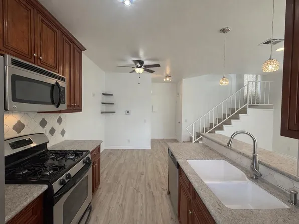 86 Maegan Pl APT 12, Thousand Oaks, CA 91362
