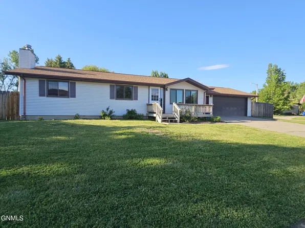 100 12th St NW, Beulah, ND 58523