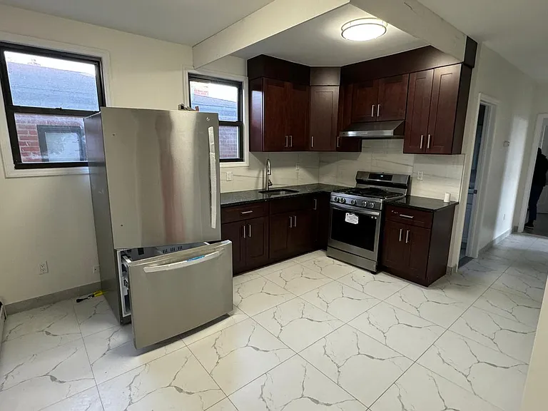 137-46 Holly Ave #2 — Photo 1