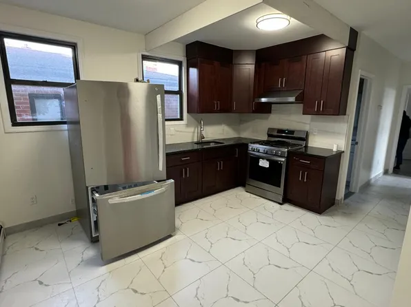137-46 Holly Ave Floor 2, Flushing, NY 11355