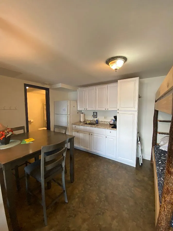 885 Laconia Rd — Photo 2