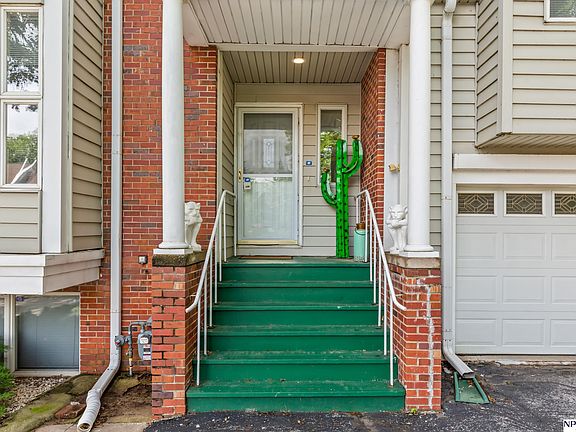 3rd image of 3621 Leavenworth Ct