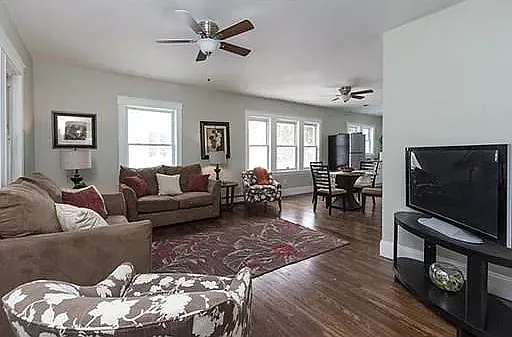 3 bed, 1365 sqft, $3,950 — Photo 4