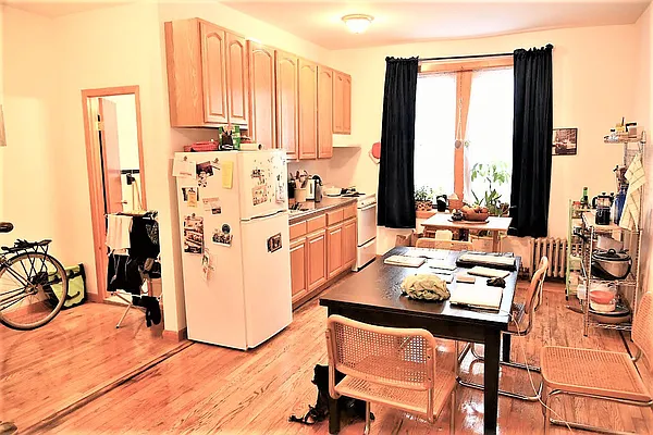 Rented by Lang Realty LLC | media 8