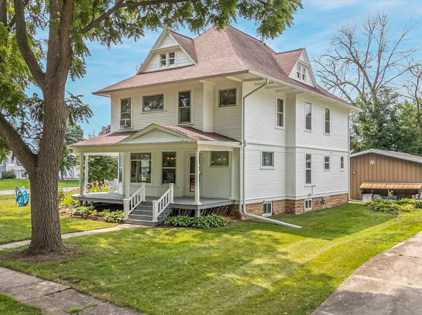 204 N 3rd St, Winneconne, WI 54986