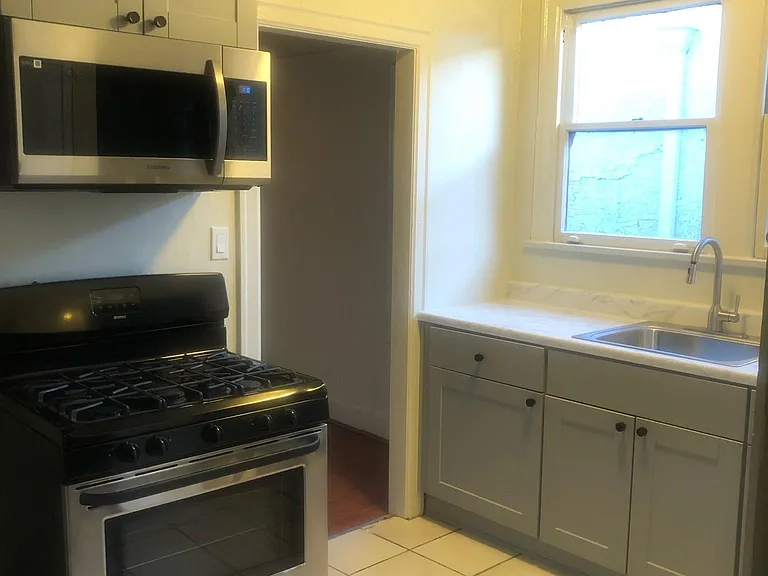 657 N Harper Ave — Photo 5