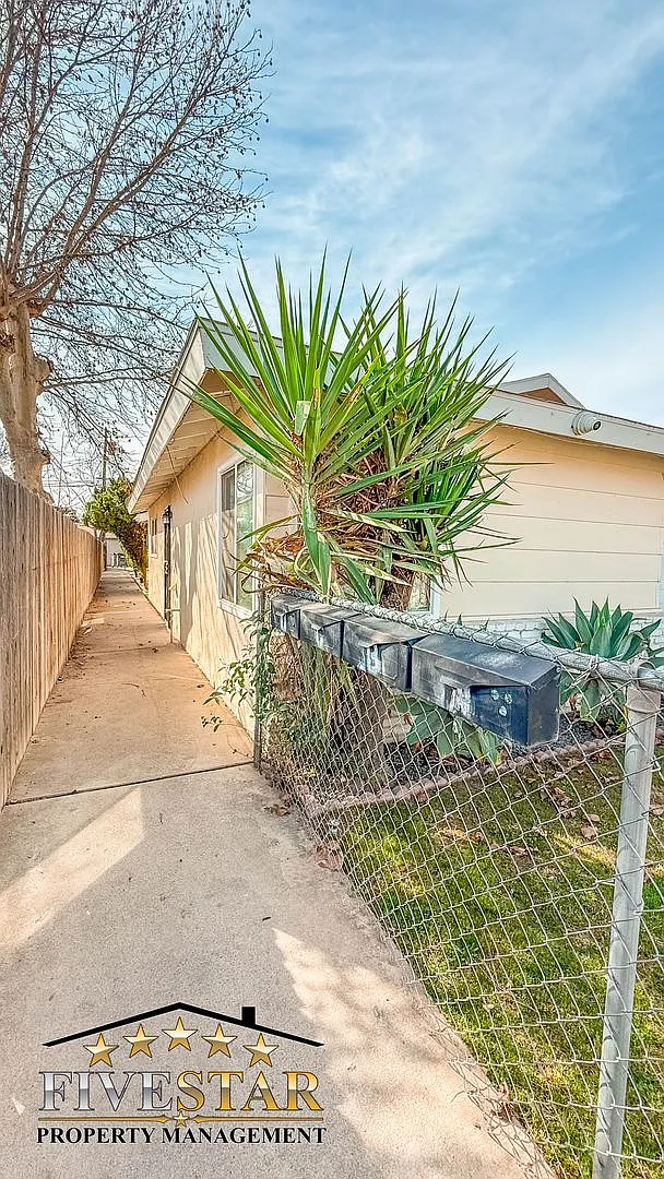 609 Grace St — Photo 2