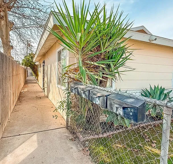 609 Grace St — Photo 2