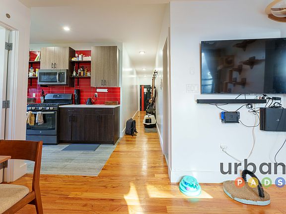 2nd image of 930 Dekalb Ave #202