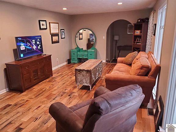 4th image of 306 Holly Ln