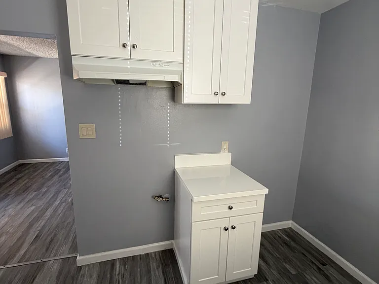 1020 E 12th St #4 — Photo 5