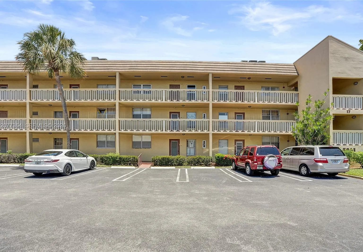 Bermuda Club Six Condo — Photo 3