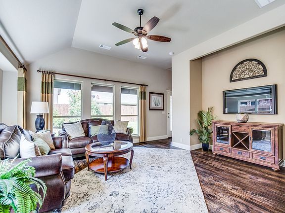 4th image of 4015 Logan Dr