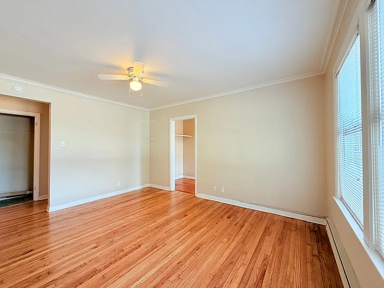 Spacious Units in a Vintage Brick Building- Walk to Seattle Center, Shops,and Restaurants! — Photo 23