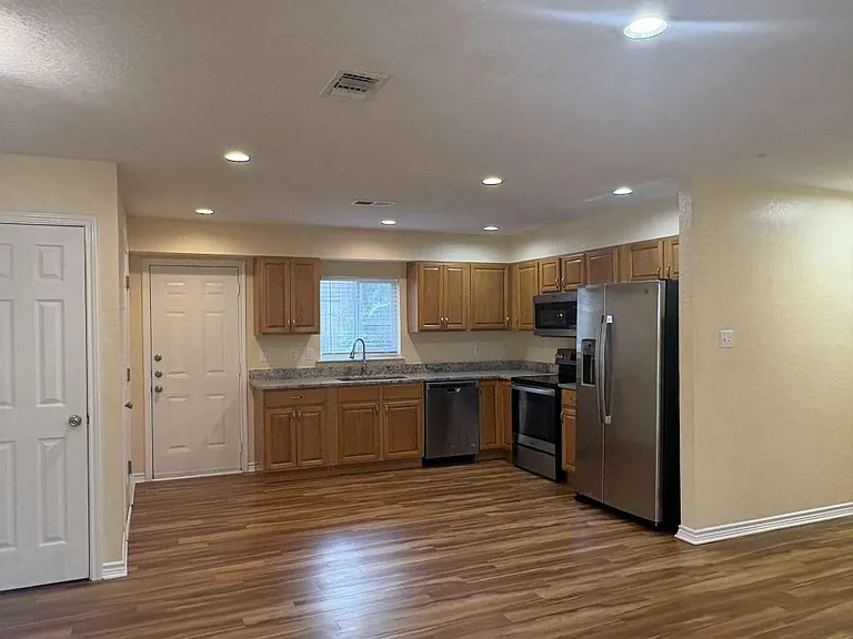 7247 Rimwood — Photo 1