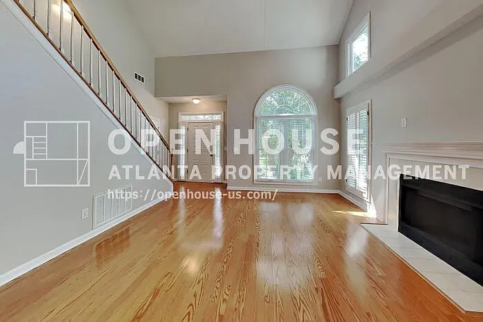 4 bed, 2.5 bath, 1912 sqft, $2,800 — Photo 3
