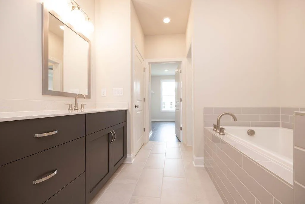3 bed, 2.5 bath, 2528 sqft, $4,500 — Photo 4