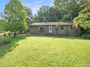 1400 Hoskins Dr, Howell, MI 48855