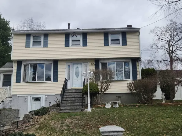 7 Dickson Ave, Tewksbury, MA 01876