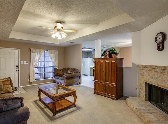 3rd image of 1925 Helen Ln