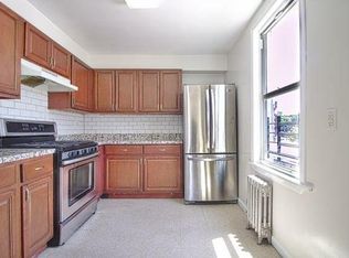 828 S Oak Dr, Bronx, NY 10467