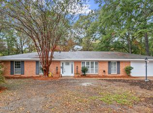 6223 Mossline Dr, Jackson, MS 39211