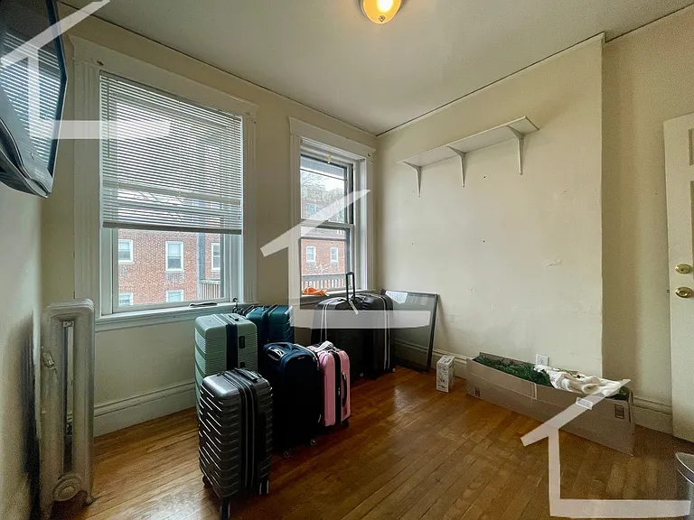 13 Euston St #3 — Photo 14