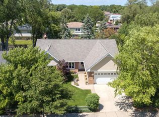 1182 Russetwood Ct, Wheeling, IL 60090