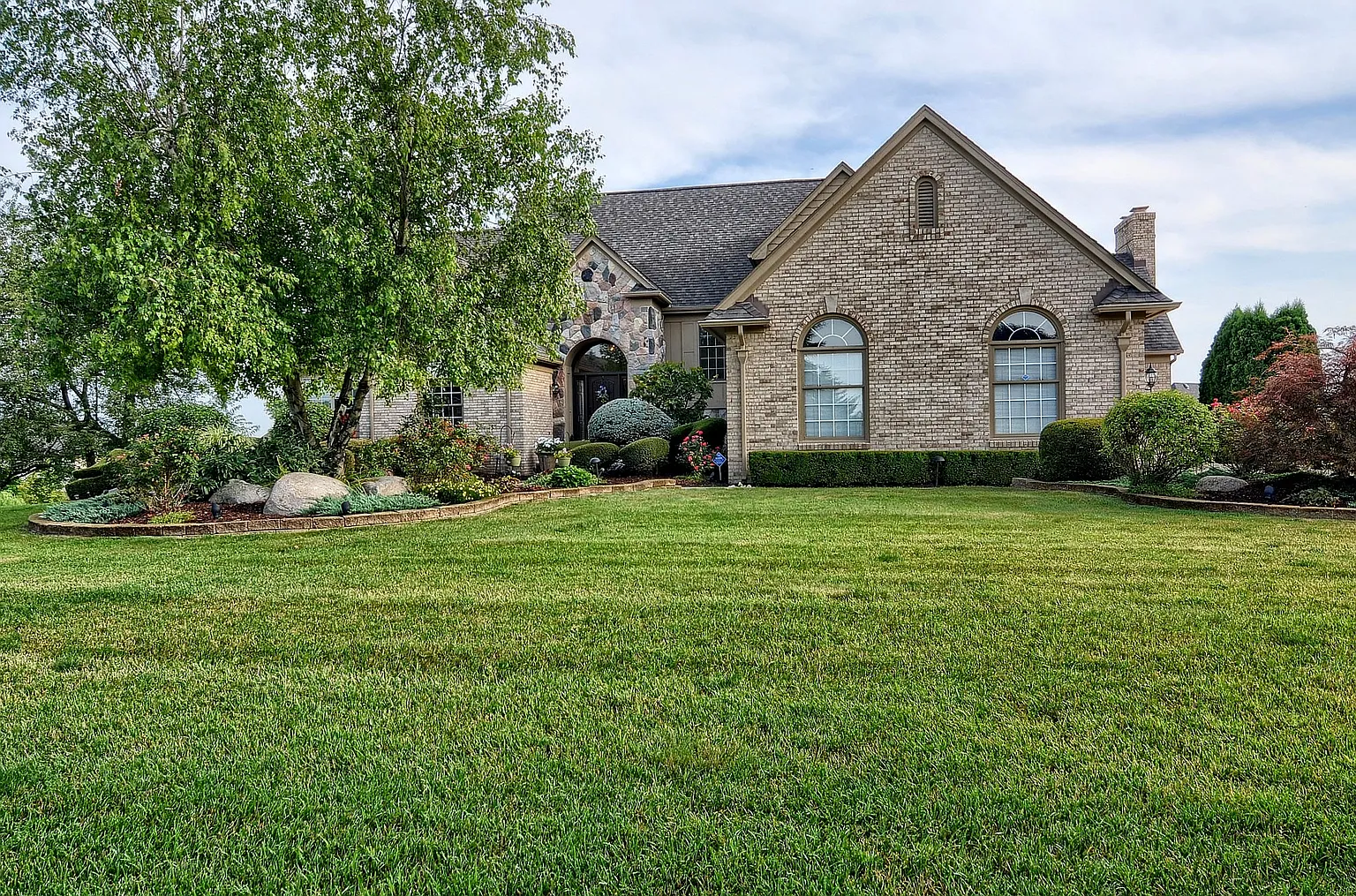 5656 Murfield Dr photo 1