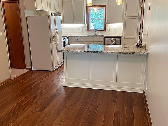 2nd image of 1458 Thompson Ave