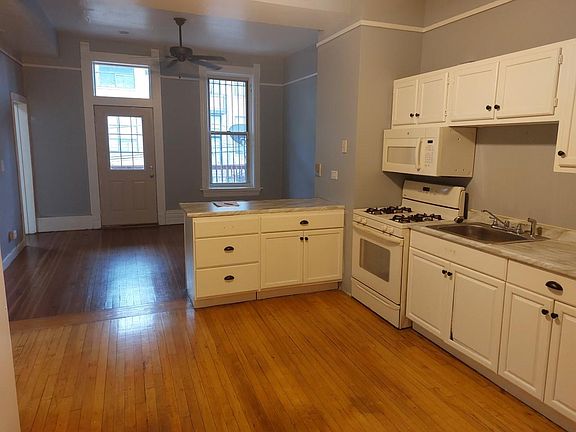2nd image of 1755 1/2 W Division St #3R