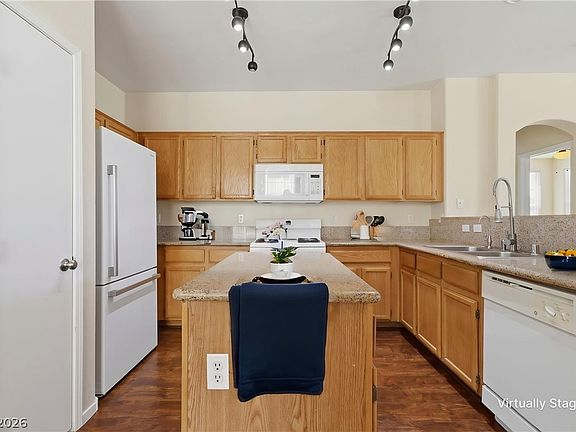 3rd image of 2528 Living Rock St