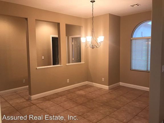 4th image of 305 Queen Creek Cir