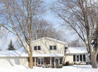 421 Lois St, De Pere, WI 54115