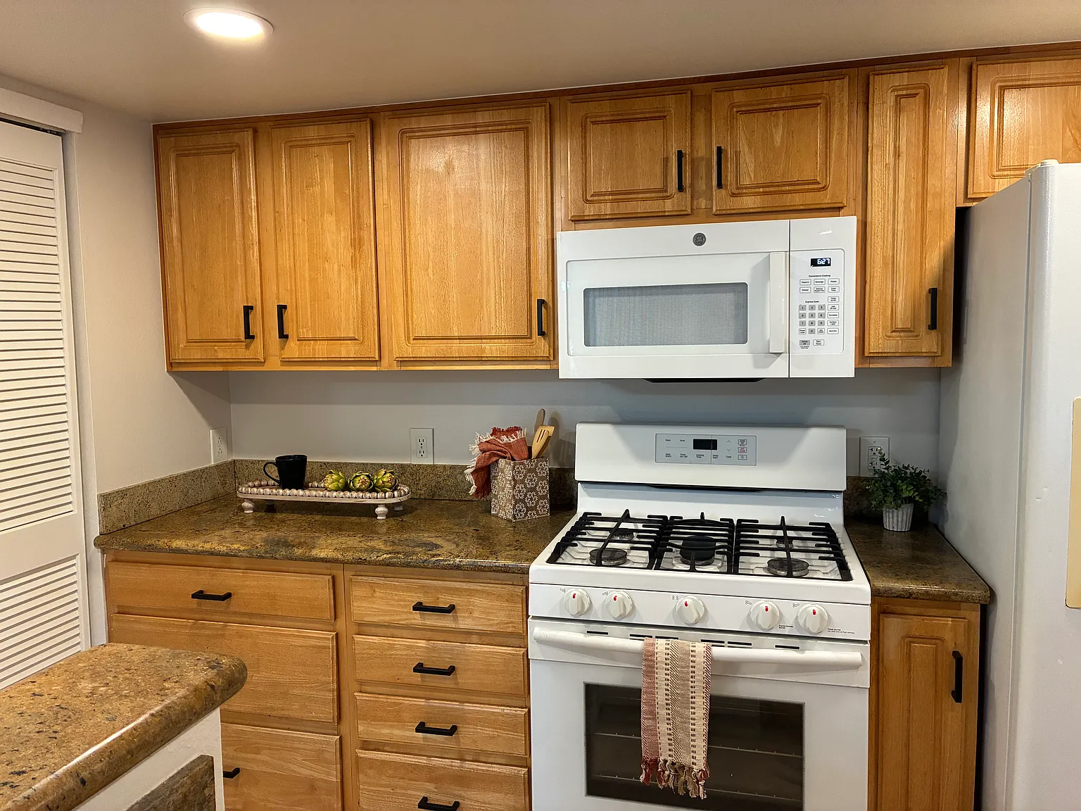 3 bed, 1374 sqft, $3,000 — Photo 4