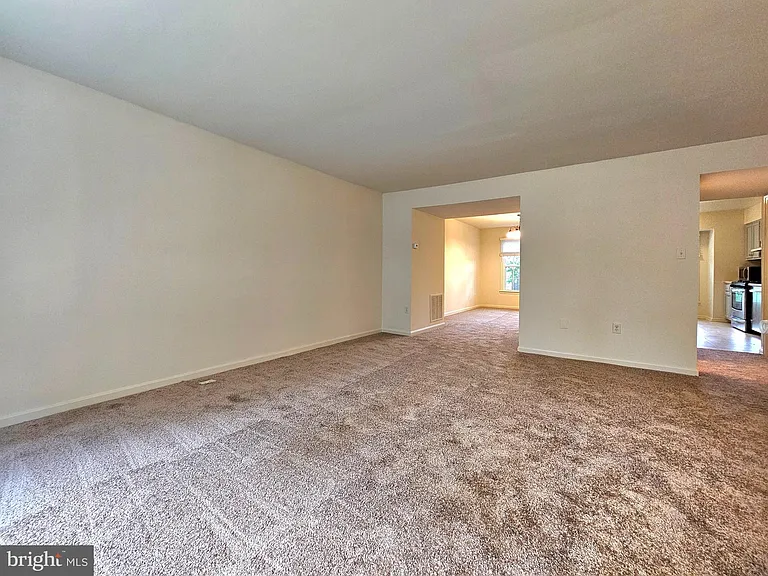 4802 Treasure Ct — Photo 3