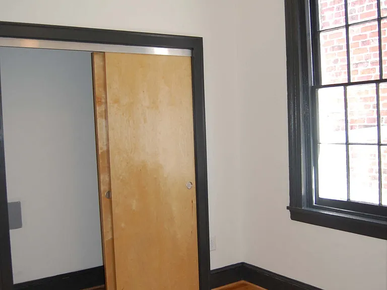 420 E Grace St — Photo 8