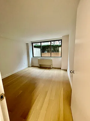 Rented by Cushman & Wakefield (Management) | media 9