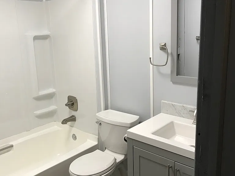 1055 Rankine Ave — Photo 11