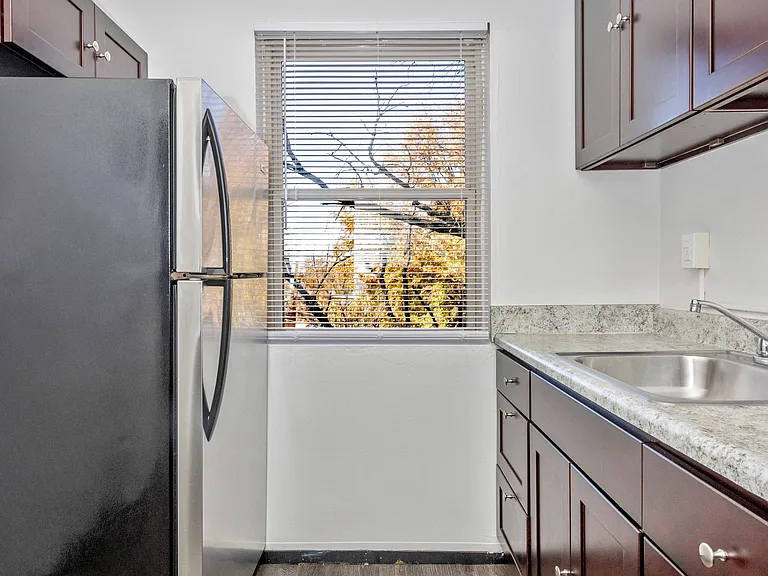 Emerald Apartments — Photo 11