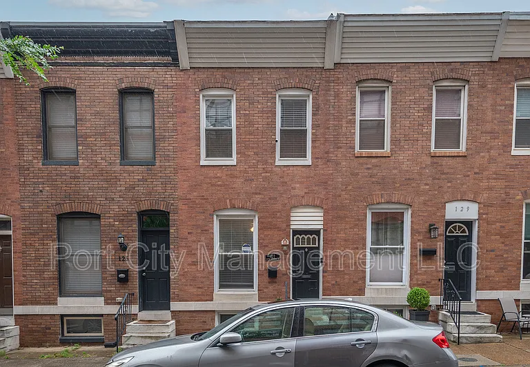 127 S Robinson St — Photo 2