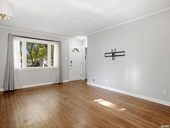 3rd image of 2751 MacKay Street